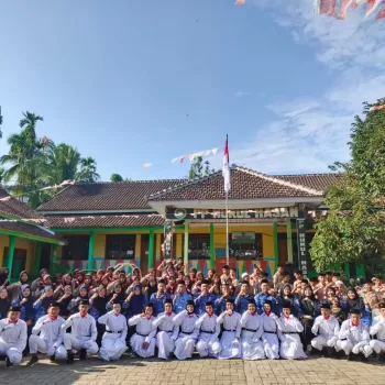 SMK NU 03 Bondowoso Gelar Upacara HUT RI ke-80 dengan Semang