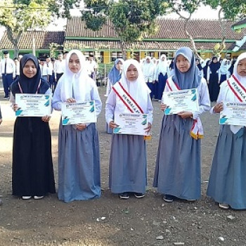 Upacara Perdana SMK NU 03 Bondowoso Pasca Pandemi Covid-19