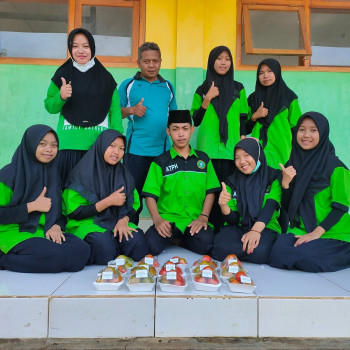 SISWA PKL SMK NU 03 BONDOWOSO PANEN BUAH TOMAT PERDANA