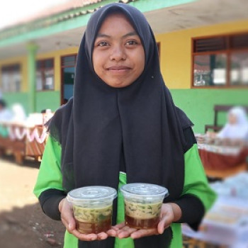 TAMPIL DALAM BAZAR KEMERDEKAAN SMK NU 03 BONDOWOSO, CENDOL S