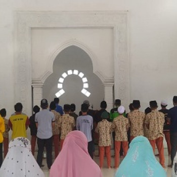 SMK NU 03 BONDOWOSO GELAR SHOLAT GHAIB UNTUK KORBAN GEMPA TU