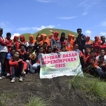 PERAN OSIS DAN EKSTRAKURIKULER DALAM PEMBENTUKAN KARAKTER SI