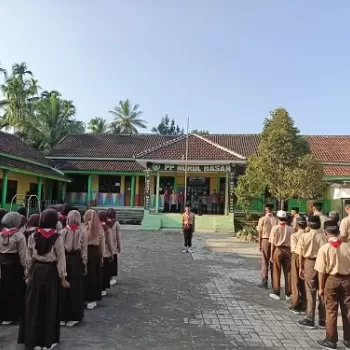 SMK NU 03 Bondowoso Gelar Upacara Hari Pendidikan Nasional 2