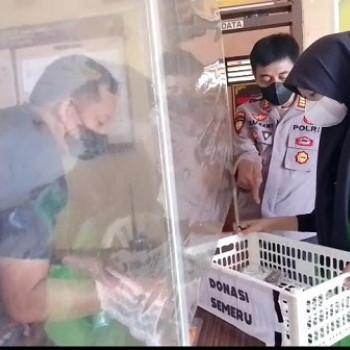 KREATIF, SISWA SMK NU 03 BONDOWOSO GALANG DANA BENCANA SEMER