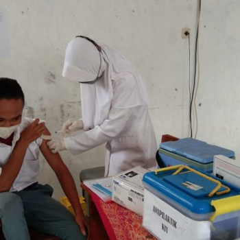Vaksinasi Untuk Peserta Didik di SMK NU 03 BONDOWOSO