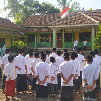 SMK NU 03 BONDOWOSO Gelar Upacara Peringatan Hari Santri Nas